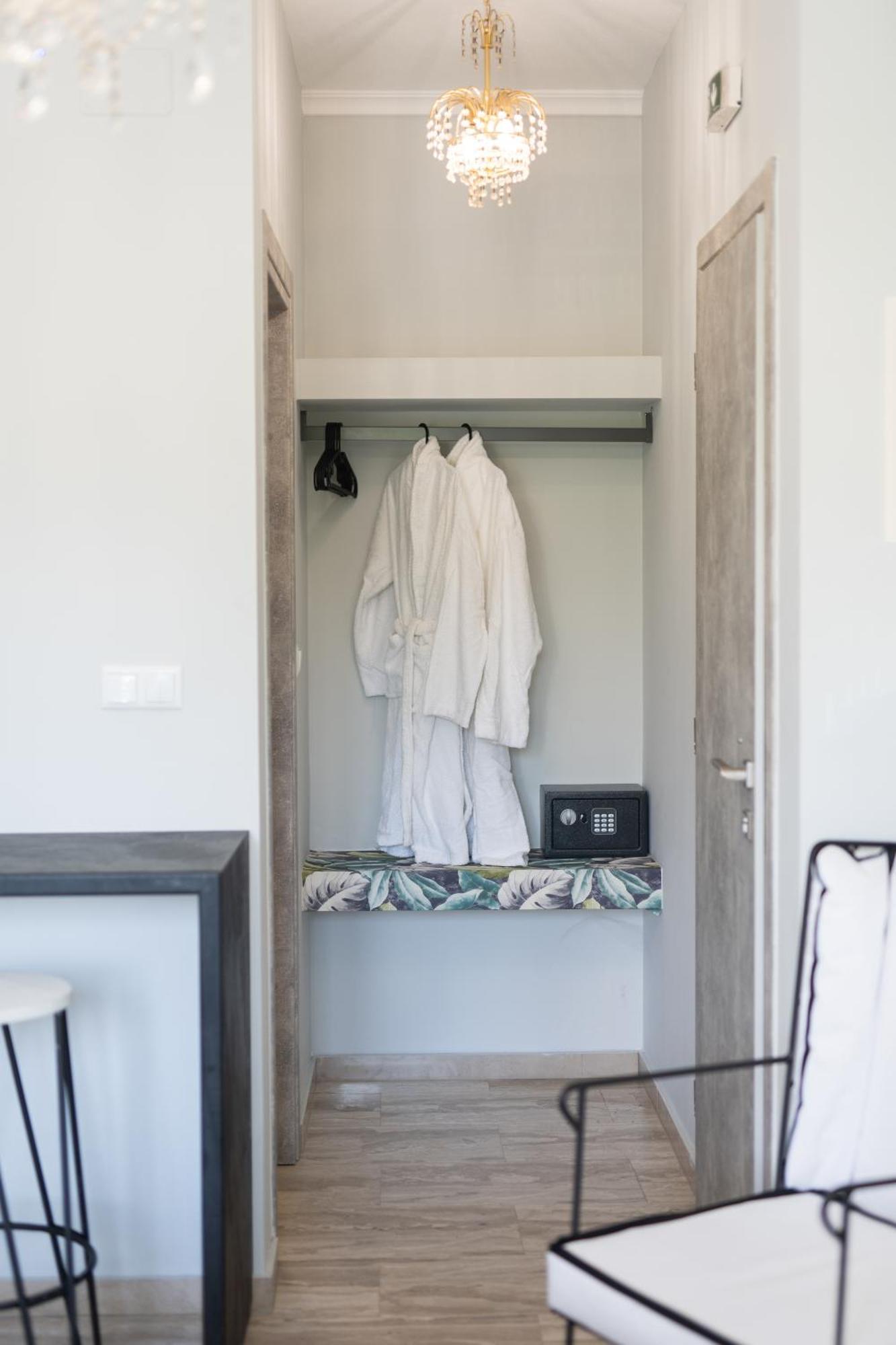 Glykanisos Suites Néa Péramos Exterior foto